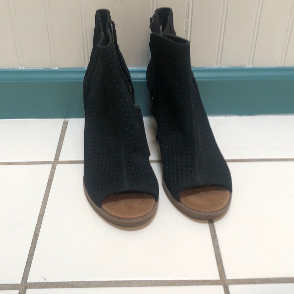 Toms pep-toe shoes